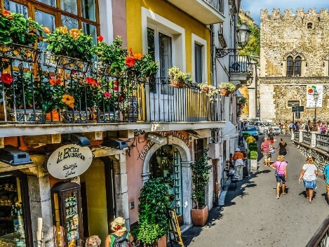 Shopping e divertimento - Caltanissetta e dintorni