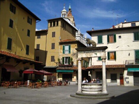 Pistoia - Piazza della Sala